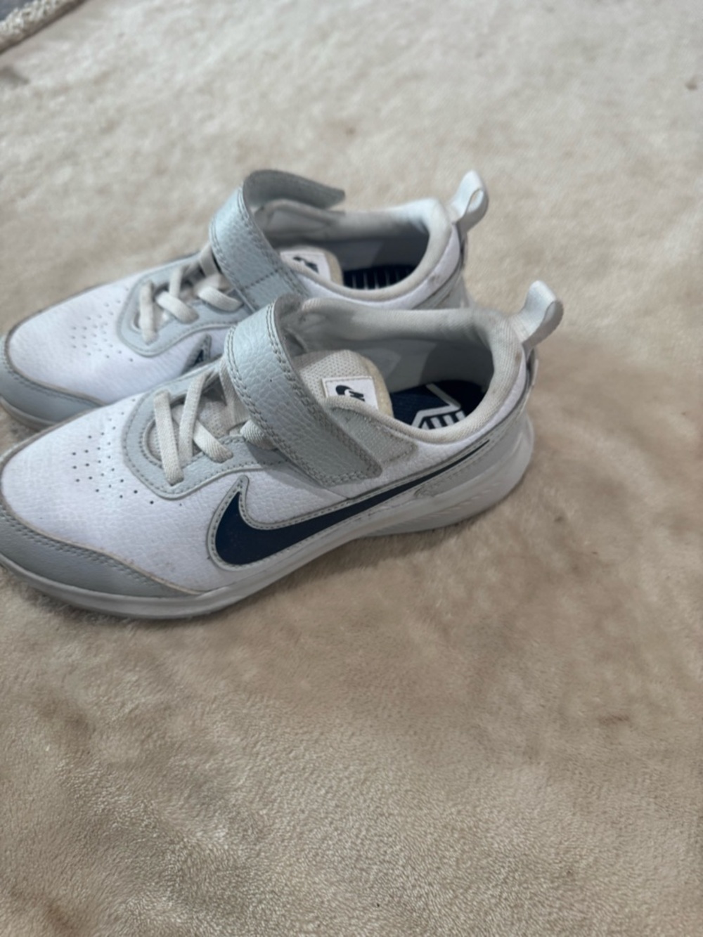 Nike Kids White and Navy Velcro Sneakers 13c golf